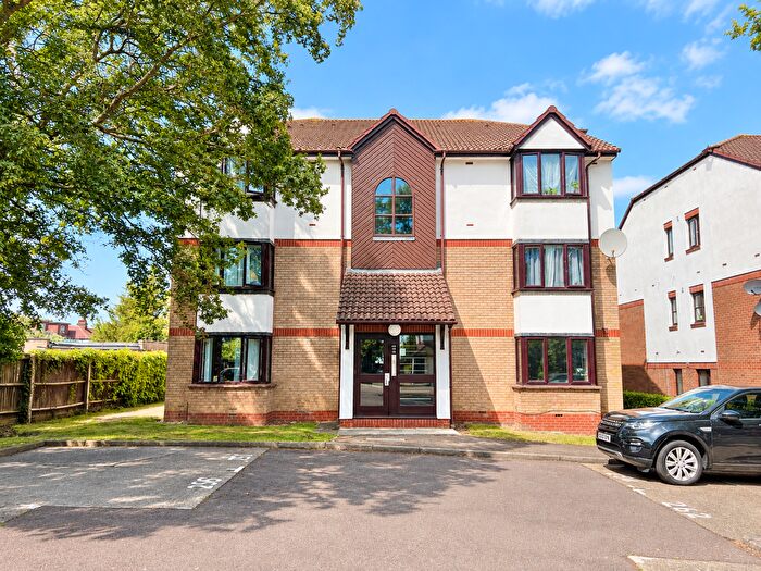 Studio For Sale In St. Pauls Rise, Palmers Green, London, N13