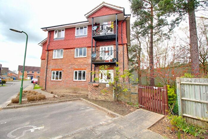 2 Bedroom Apartment For Sale In Lasham Road, Fleet, Hampshire, GU51