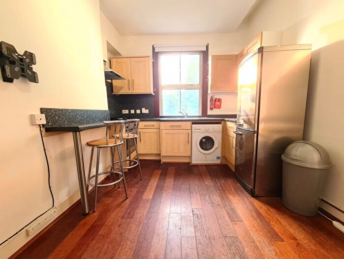 2 Bedroom Flat To Rent In Loftus Road, Shepherds Bush, London, W12