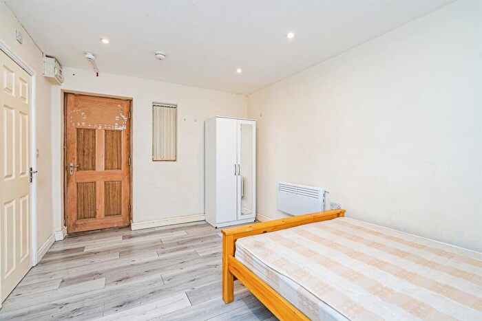 4 Bedroom Semi-Detached House For Sale In High Street, Pensnett, Brierley Hill, DY5