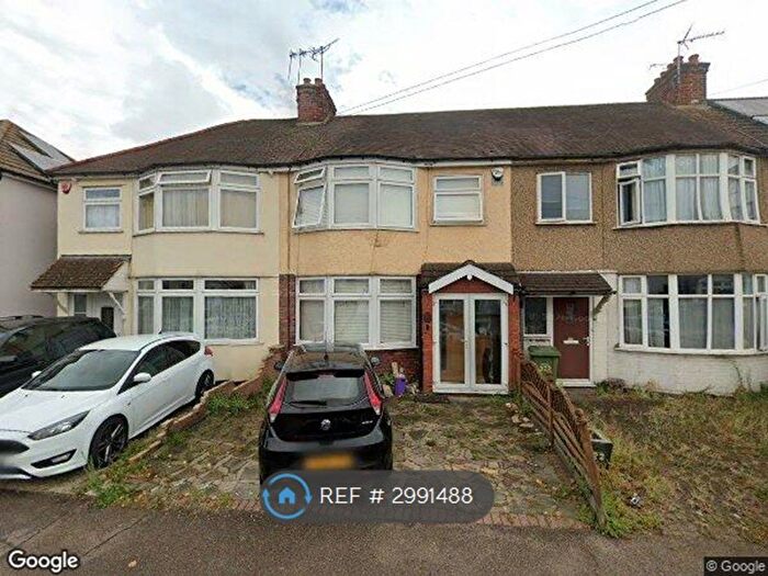 3 Bedroom Detached House To Rent In Brentwood Road, Romford, RM2