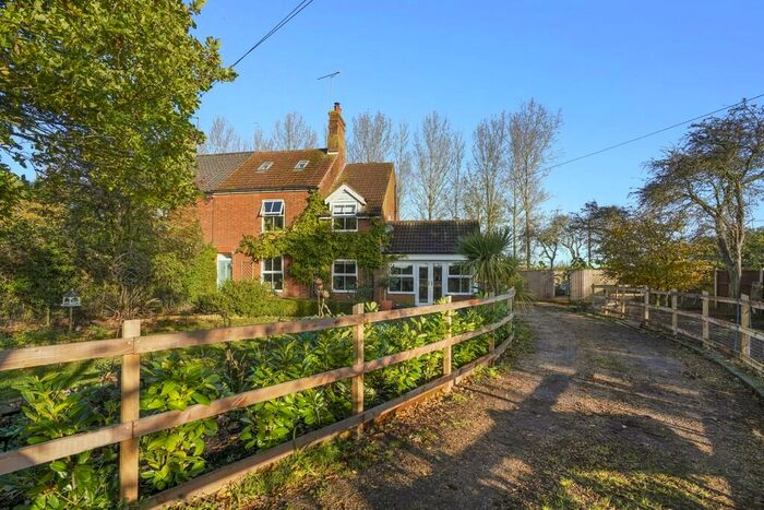 4 Bedroom Semi-Detached House For Sale In West End, Beccles, NR34
