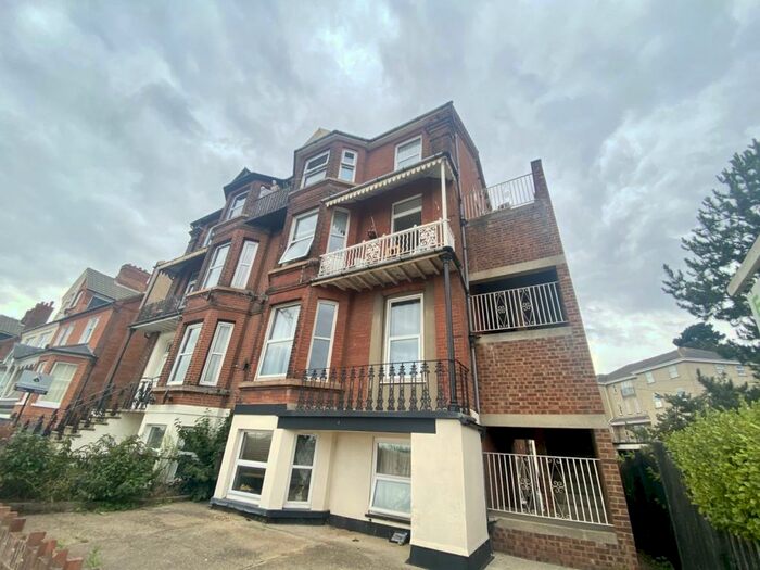 2 Bedroom Flat To Rent In Sea Road, Felixstowe, Suffolk, IP11