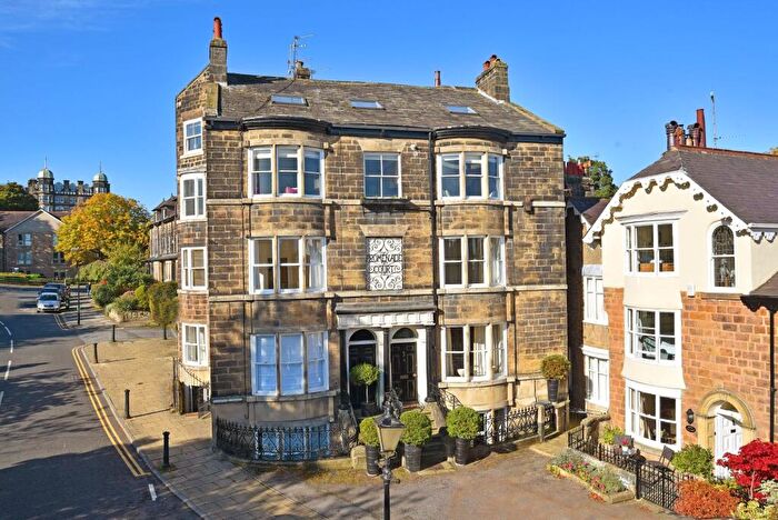 2 Bedroom Flat For Sale In Promenade Square, Harrogate, HG1