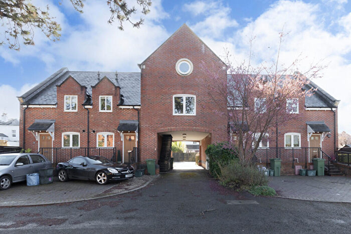 2 Bedroom Maisonette To Rent In College Gate, Cheltenham, GL53