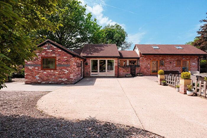 2 Bedroom Barn Conversion For Sale In Stable Mews, Dalefords Lane Sandiway, CW8