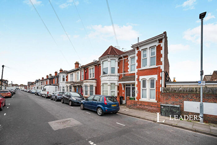 1 Bedroom Flat To Rent In Orchard Road, PO4