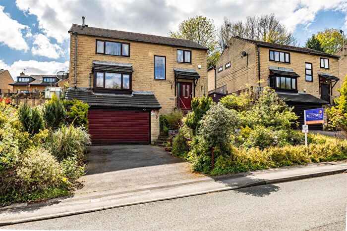 4 Bedroom Detached House For Sale In Croft Gardens, Huddersfield, HD2