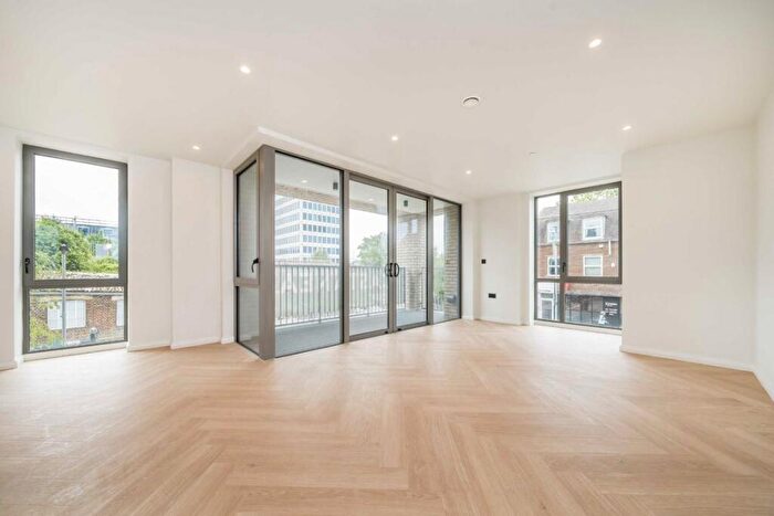 2 Bedroom Flat For Sale In Coombe Road, New Malden, KT3