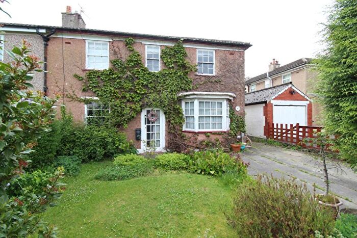 3 Bedroom Semi-Detached House For Sale In Wellington Avenue, Leyland, Lancashire, PR25