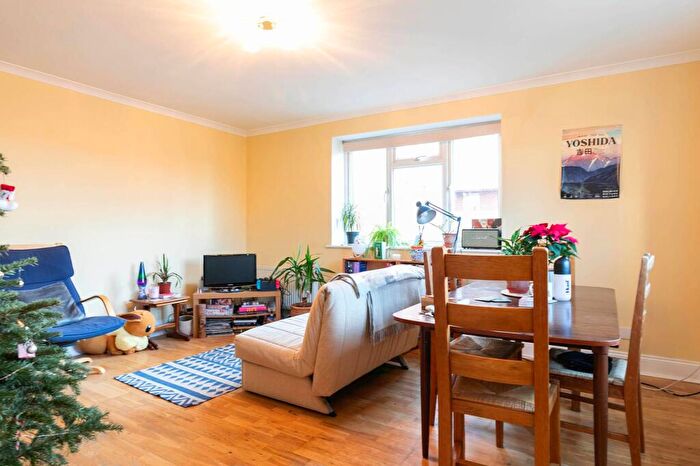 2 Bedroom Flat To Rent In Shoot Up Hill, Wiltern Court, NW2