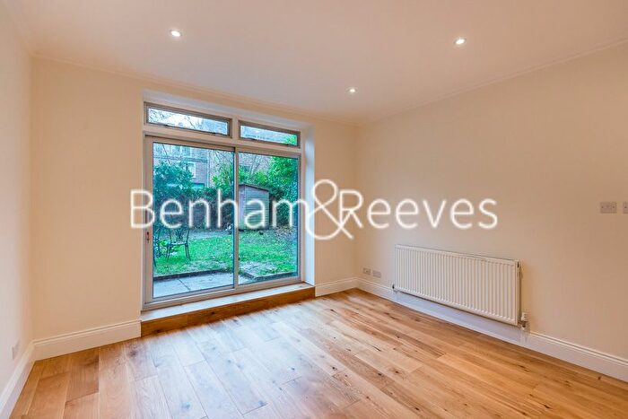 2 Bedroom Flat To Rent In Gayton Crescent, Hampstead, NW3