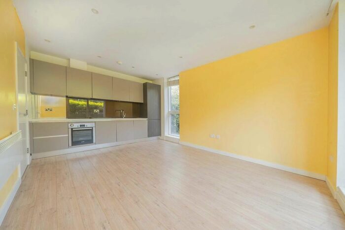2 Bedroom Flat To Rent In Mary Neuner Road, London, N8