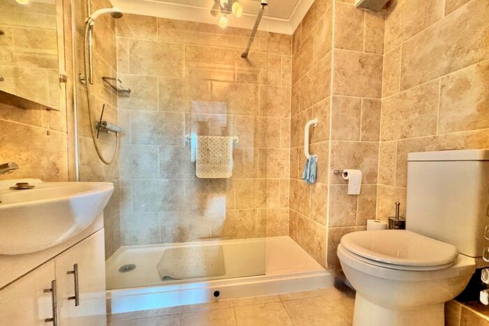 2 Bedroom Flat For Sale In De Moulham Road, Swanage, BH19