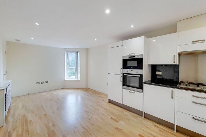 1 Bedroom Flat To Rent In Attenborough Court, Bushey, Watford, WD19