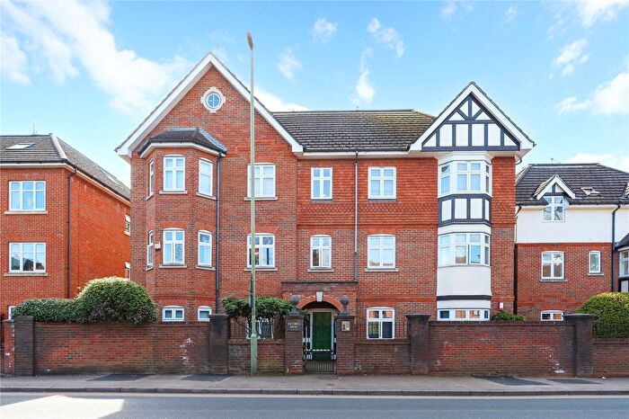 2 Bedroom Flat To Rent In Victoria Mews, Balfour Road, Weybridge, Surrey, KT13
