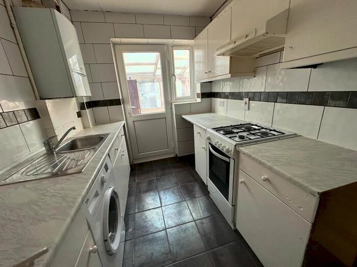 4 Bedroom Semi-Detached House To Rent In Oldbrook Boulevard, Milton Keynes, MK6