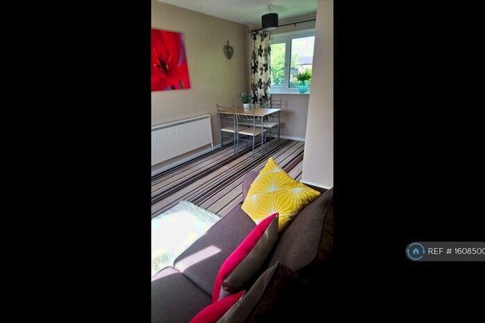 1 Bedroom Flat To Rent In Wayland Approach, Leeds, LS16