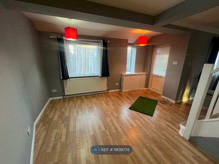 3 Bedroom End Of Terrace House To Rent In Baileys Field, Ashford, TN23