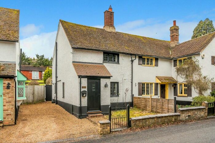 2 Bedroom Cottage For Sale In High Street, Tingrith, MK17