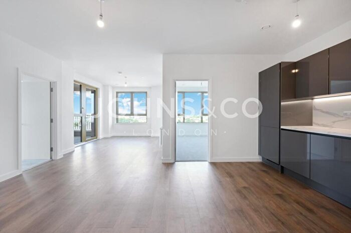 2 Bedroom Apartment To Rent In Vista Heights, Bermondsey Heights, London, SE15