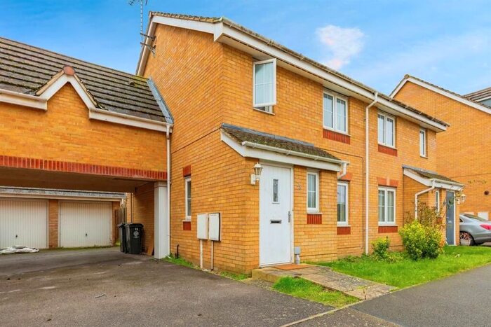 3 Bedroom Property To Rent In Regency Court, Rushden, NN10