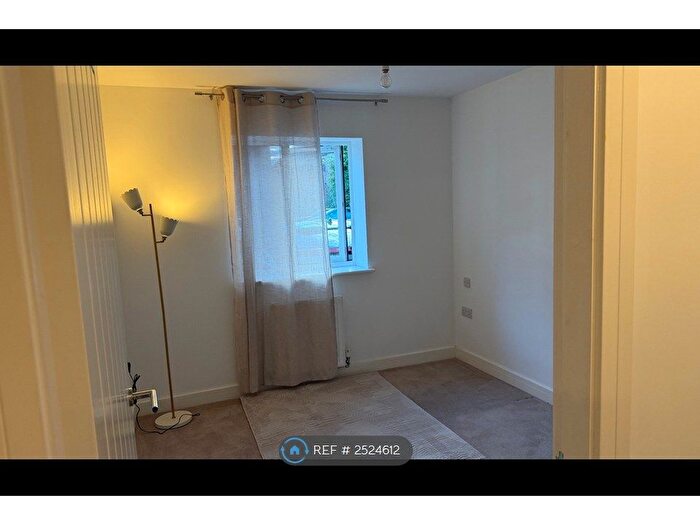 2 Bedroom Flat To Rent In Woodlands Village, Wakefield, WF1