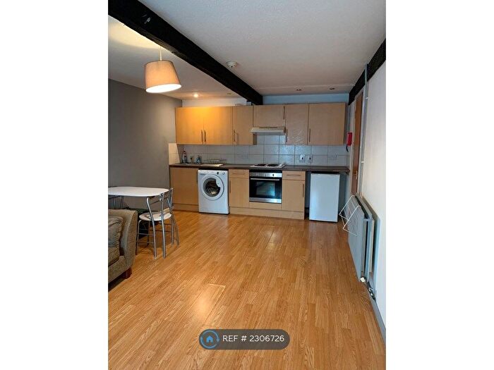 2 Bedroom Flat To Rent In Lammas Street, Carmarthen, SA31