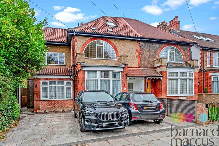 2 Bedroom Flat For Sale In Egerton Gardens, London, NW4