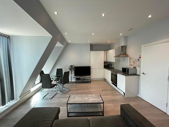 1 Bedroom Flat To Rent In - Bath Road, TW5