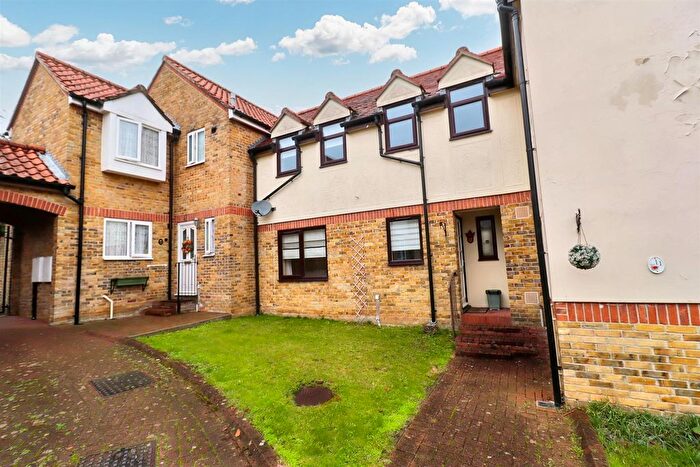 2 Bedroom Terraced House To Rent In Pilgrim Close, Braintree, CM7