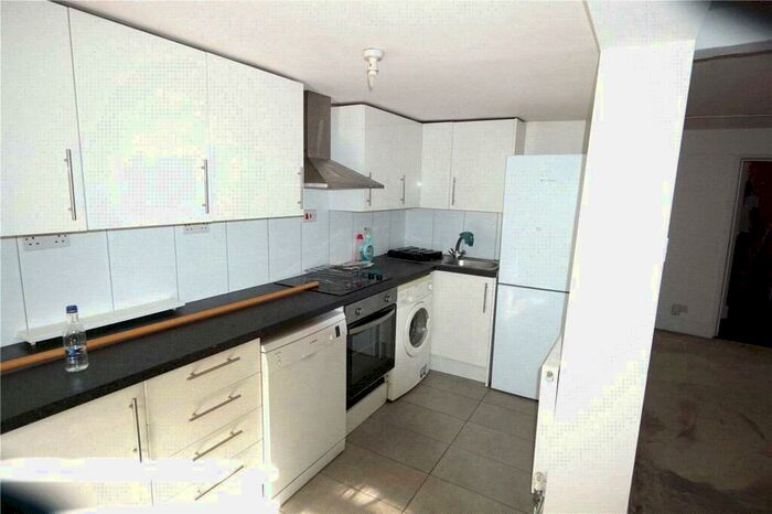 Apartment To Rent In Sussex Way, Holloway, London, N7