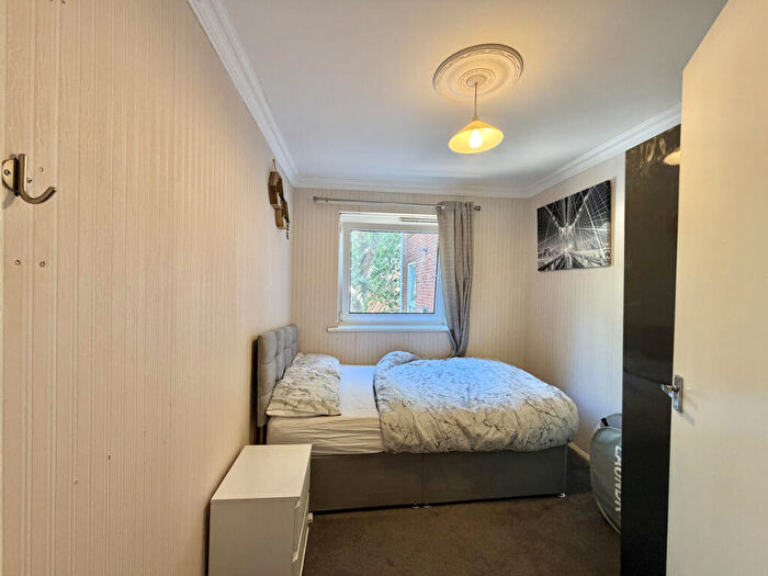 2 Bedroom Apartment For Sale In Hasler Road, Canford Heath, Poole, BH17 - Photo 7