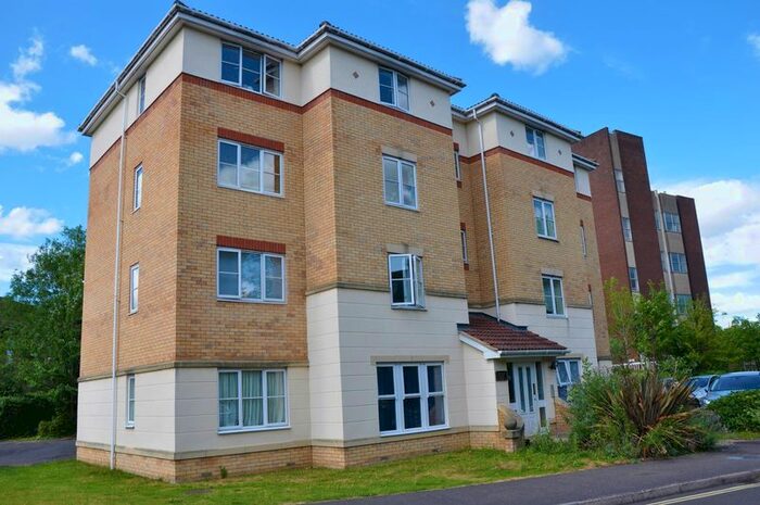 2 Bedroom Flat To Rent In Bentall Place, Andover, SP10