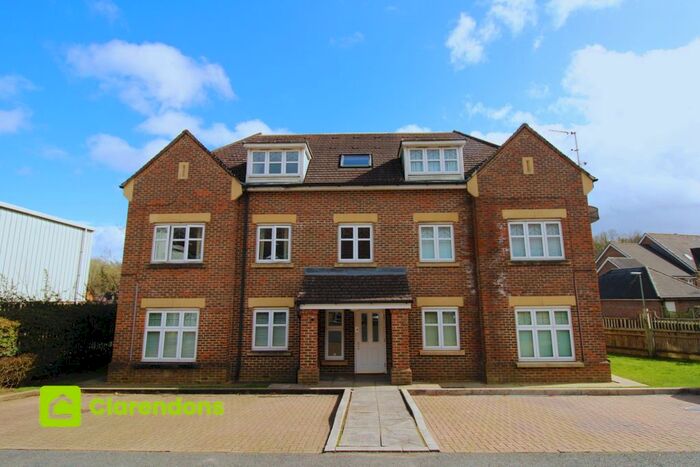 2 Bedroom Flat To Rent In Chipstead, Coulsdon, Surrey, CR5
