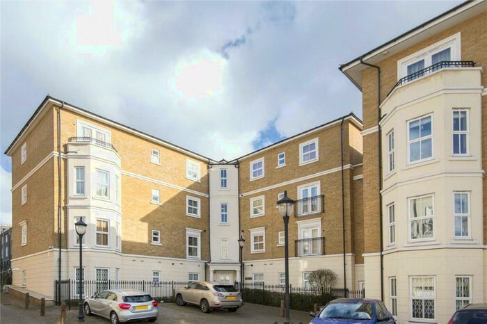 3 Bedroom Flat To Rent In Northpoint Square, Camden, London, NW1