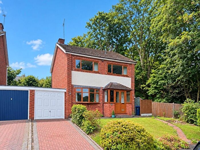 3 Bedroom Detached House For Sale In High Arcal Drive, Woodsetton, DY3