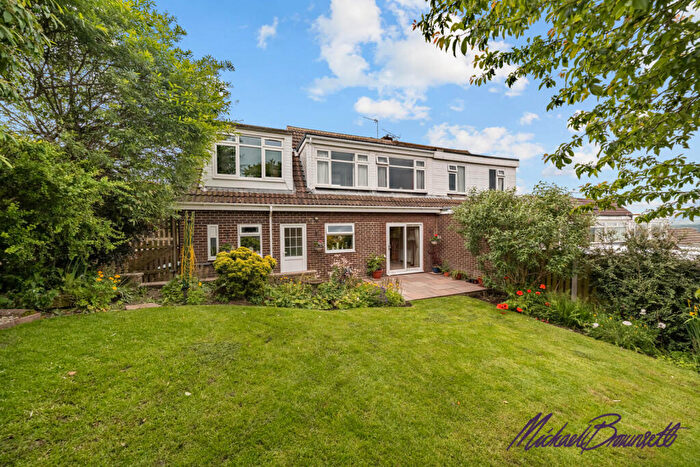 3 Bedroom Semi-Detached House For Sale In Beldon Lane, Bradford, BD7