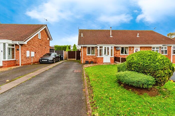 1 Bedroom Bungalow For Sale In Highmoor Close, Willenhall, West Midlands, WV12