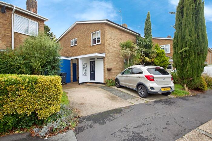 3 Bedroom Link Detached House For Sale In Little Brays, Harlow, CM18