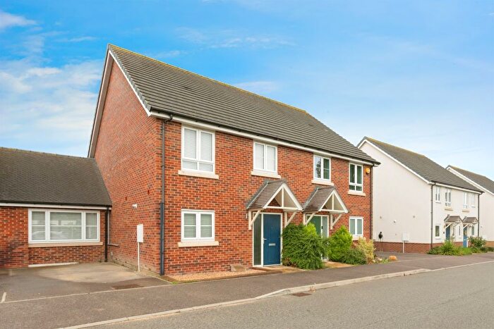 3 Bedroom Semi-Detached House For Sale In Cheshire Rise, Leighton Buzzard, LU7
