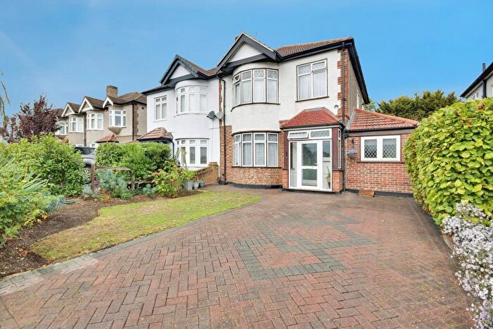4 Bedroom Semi-Detached House For Sale In Leysdown Road, London, SE9