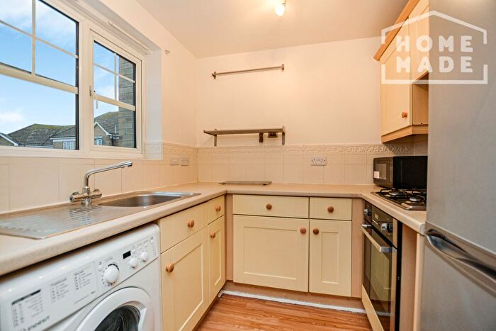 2 Bedroom Flat To Rent In Symphony Close, Edgware, HA8