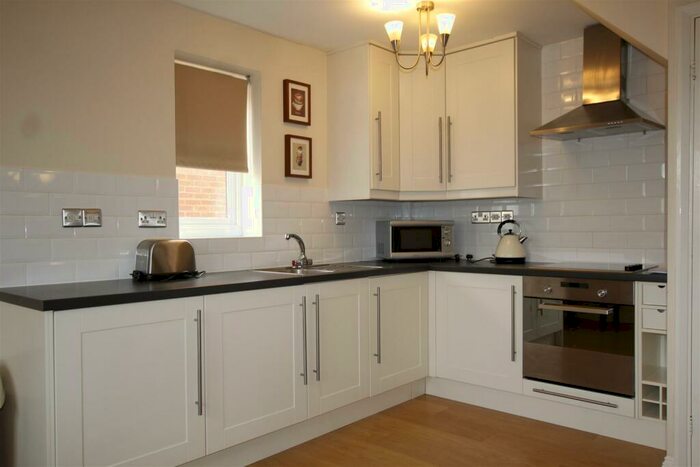 1 Bedroom Apartment To Rent In Heron Wharf, Castle Marina, Nottingham, NG7