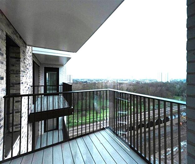 1 Bedroom Flat To Rent In Bow Common Lane, London, E3