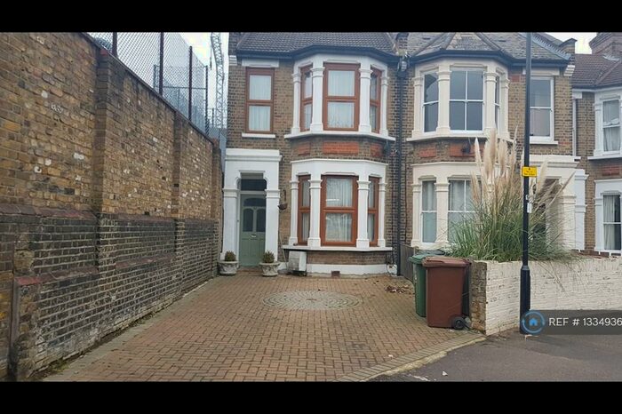 4 Bedroom Semi-Detached House To Rent In Pretoria Road, London, E11