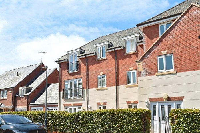 2 Bedroom Flat For Sale In Dickens Close, CV37