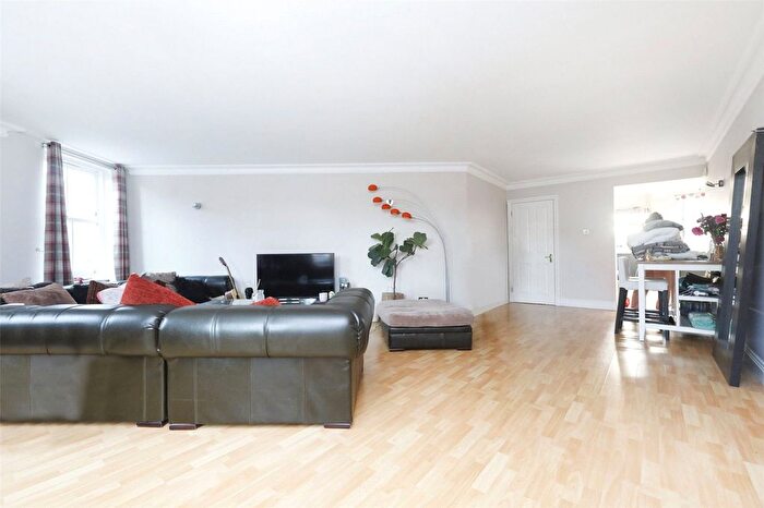 3 Bedroom Flat To Rent In Portland Court, London, Trinity Street, SE1