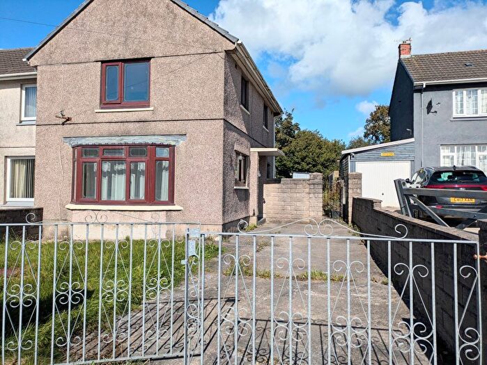2 Bedroom Semi-Detached House To Rent In Brynawelon, Llanelli, SA14