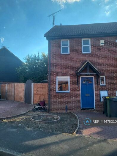 2 Bedroom Semi-Detached House To Rent In Woodstock Crescent, Hockley, SS5